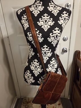 Italian Leather Expandable Crossbody Bag in Brown - Classic Women's Shoulder Bag